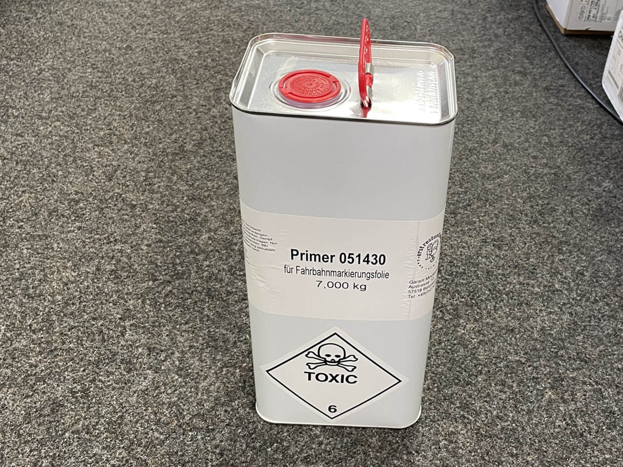 Primer für Fahrbahnmarkierungsband Außen